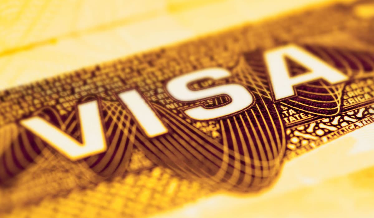 Passaporte europeu sobre um mapa